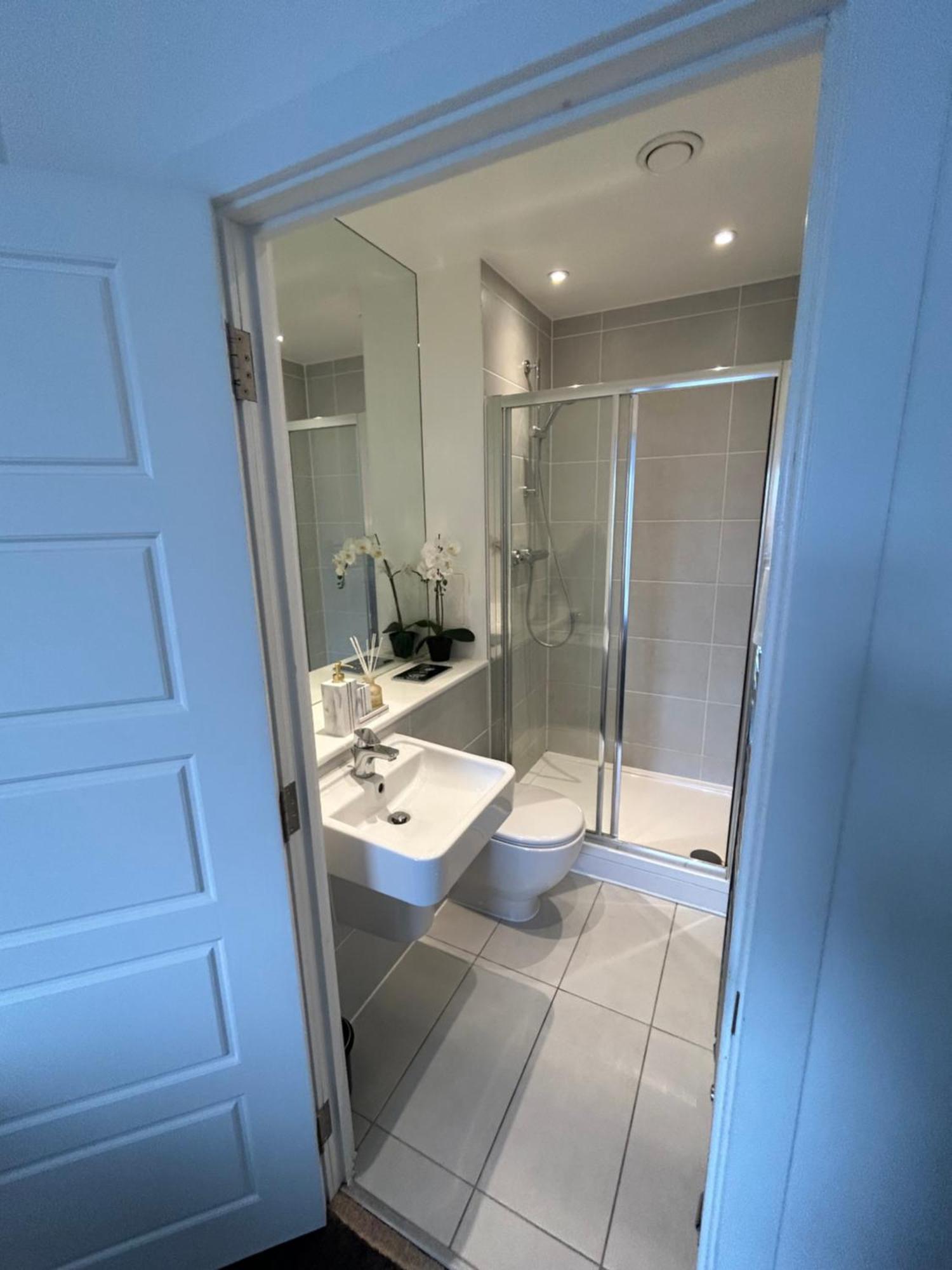 Contemporary Urban Retreat, 2-Bedroom Haven By London City Airport Luaran gambar