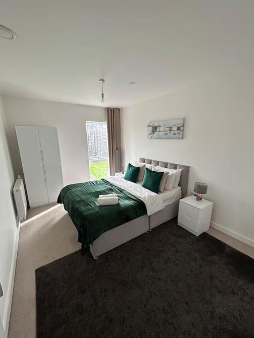 Contemporary Urban Retreat, 2-Bedroom Haven By London City Airport Luaran gambar