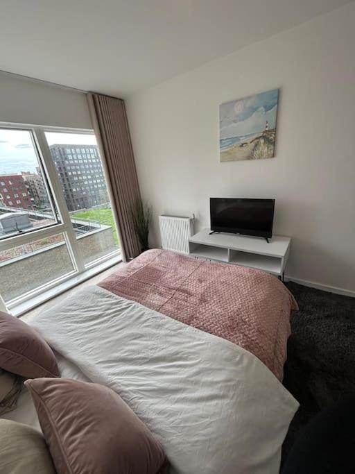 Contemporary Urban Retreat, 2-Bedroom Haven By London City Airport Luaran gambar