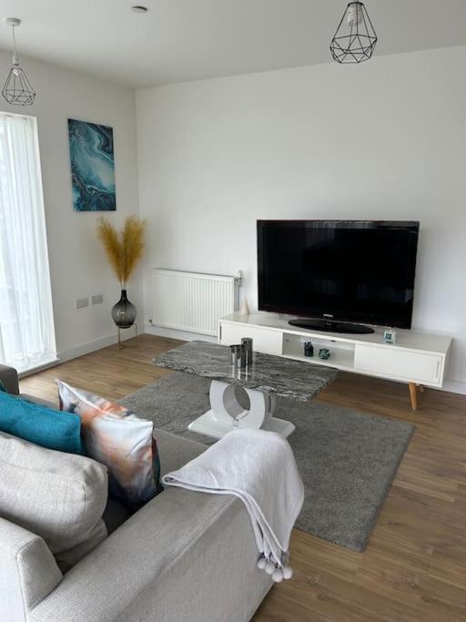 Contemporary Urban Retreat, 2-Bedroom Haven By London City Airport Luaran gambar