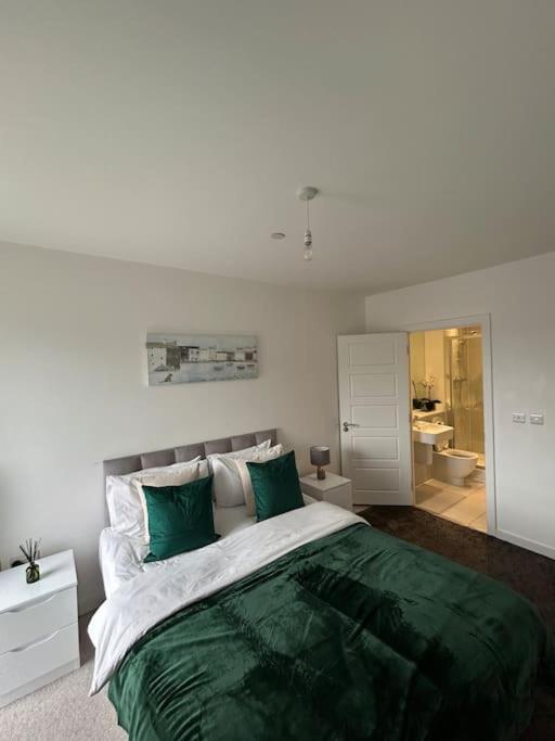 Contemporary Urban Retreat, 2-Bedroom Haven By London City Airport Luaran gambar